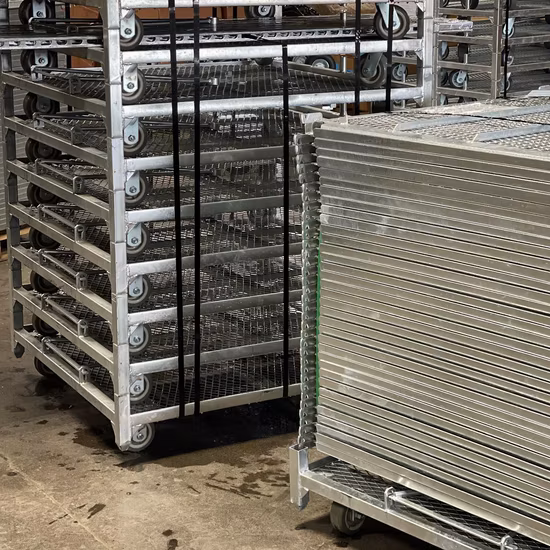 합판 선반이 있는 덴마크 트롤리의 중국 선두 공급업체로 가든 센터에 이상적입니다.